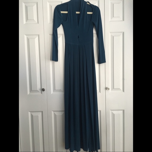 Cold Shoulder Maxi dress - Picture 2 of 2